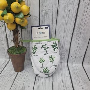 New at home Herb Patterned Oven Mitt